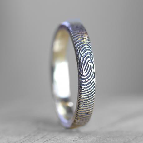 The Slender FingerPrint Ring